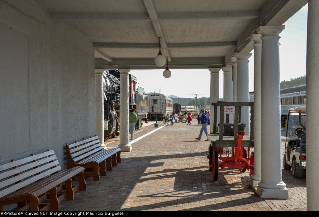 Grand Canyon Railway departure from Williams Depot